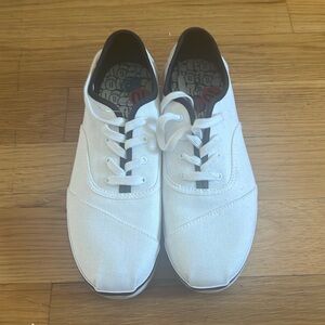 White and Black Toms platform sneakers. New, never worn.